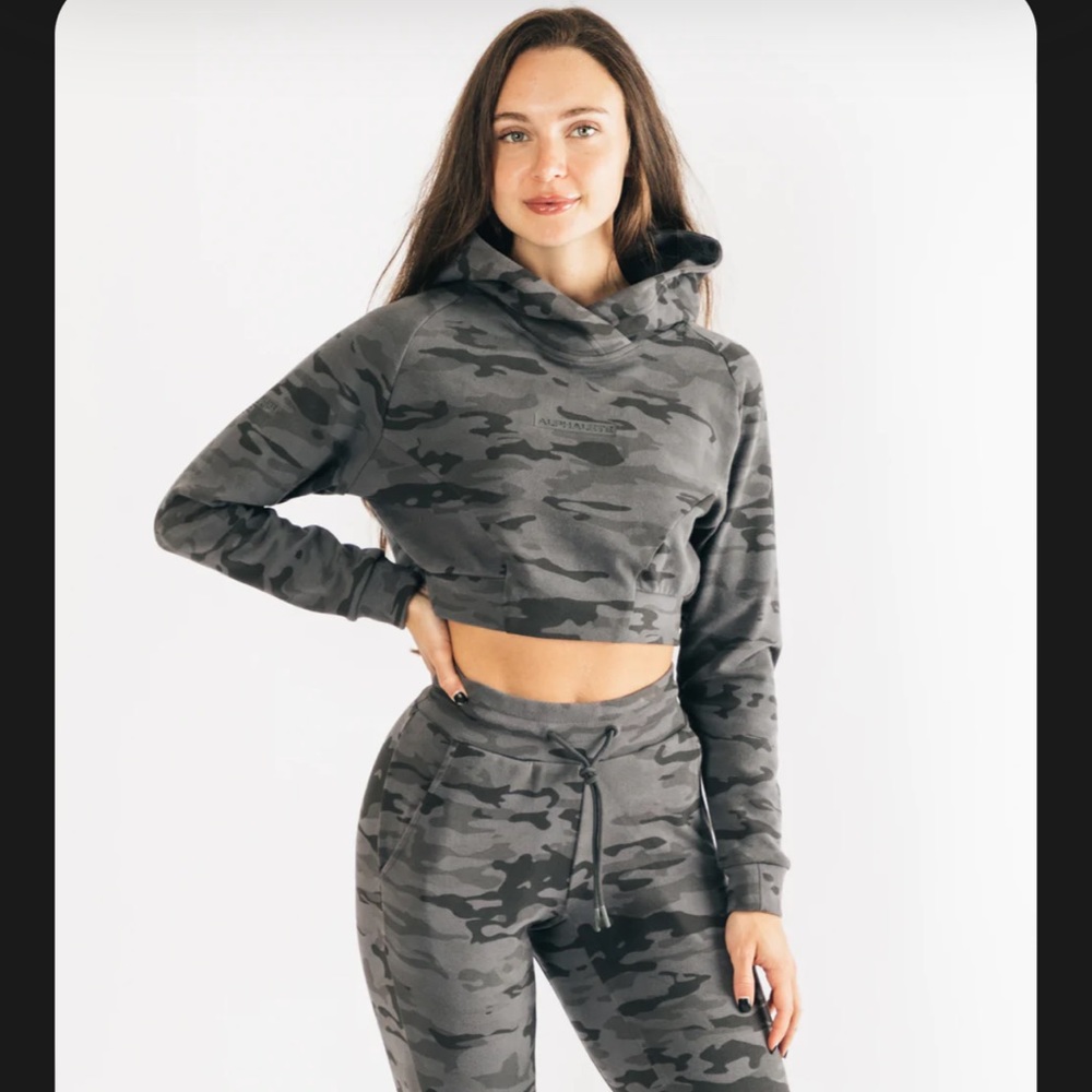 Identity pro crop hoodie
